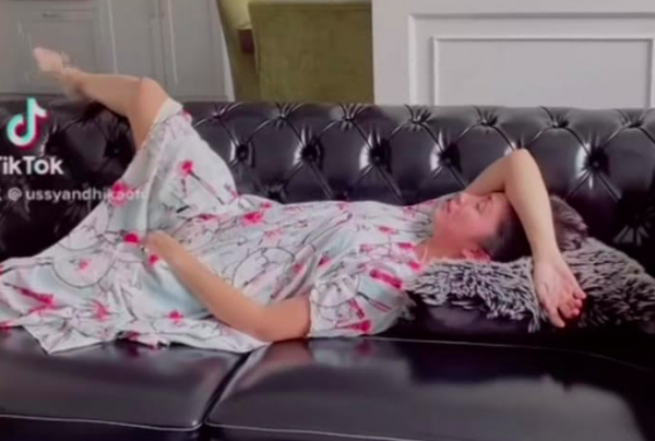 Artis cantik pakai daster. (Foto: TikTok)