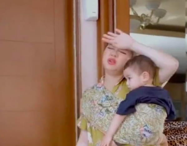 Artis cantik pakai daster. (Foto: TikTok)