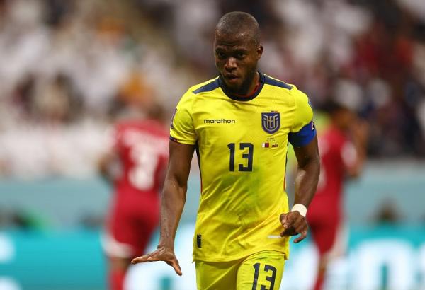 Striker Ekuador, Enner Valencia tampil garang saat melawan Qatar di laga perdana Piala Dunia 2022, Minggu (21/11). Dia mencetak brace pada laga tersebut. (Foto: REUTERS)