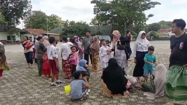 gempa Cianjur anak sekolah Foto-foto kengerian gempa bumi Cianjur M5,6 yang menyebabkan banyak rumah rusak, longsor hingga jatuhnya korban jiwa. (Foto : Ist)