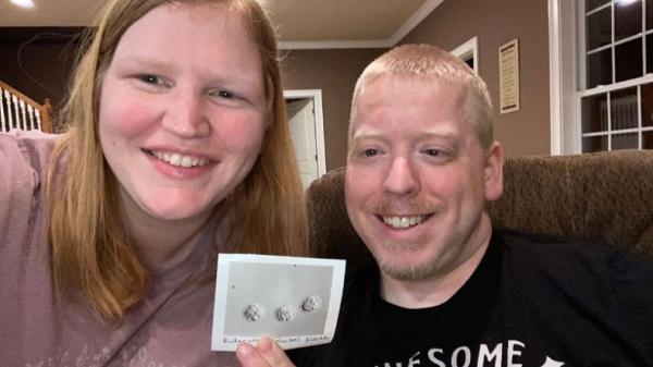 bayi kembar dari embrio beku 30 tahun Philip dan Rachel Ridgeway memiliki bayi kembar dari embrio yang telah dibekukan selama 30 tahun. (Foto: Philip dan Rachel Ridgeway via CNN)