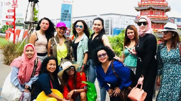 Kiki Fatmala arisan bersama dengan sahabat