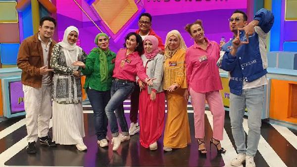 Kiki Fatmala Menghadiri sebuah program televisi Kiki Fatmala Menghadiri sebuah program televisi