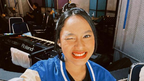 Berpose di studio musik (Foto: IG Shakiena Azalea)