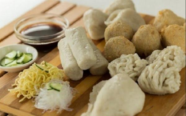 Palembang dijuluki kota pempek1 Banyak varian pempek yang dijual di banyak tempat yang membuat Palembang dijului kota Pempek. (Foto: Ist)