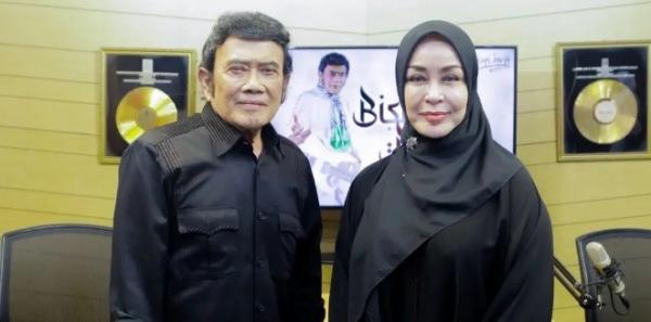 Artis Lawas Cantik Lawan Main Rhoma Irama