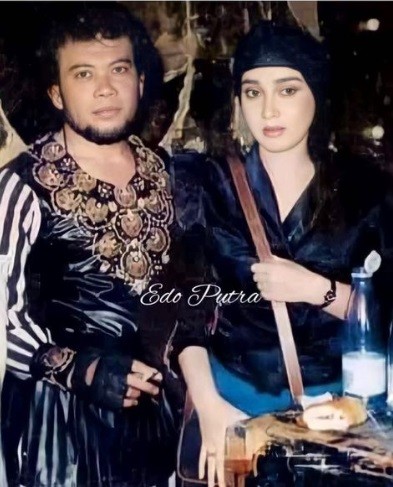 Artis Lawas Cantik Lawan Main Rhoma Irama