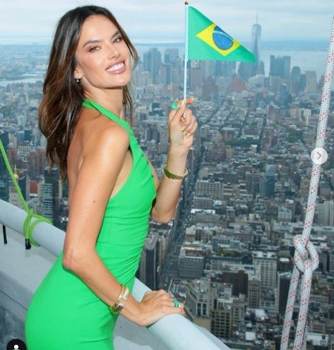 Potret seksi Alessandra Ambrosio