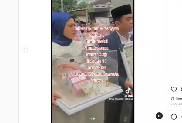 Pengiring pengantin membawa seserahan Rp100 juta. (istimewa).