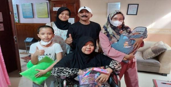 Oppie Kumis Dan Anak Artis Lawas Punya Anak lebih dari 5