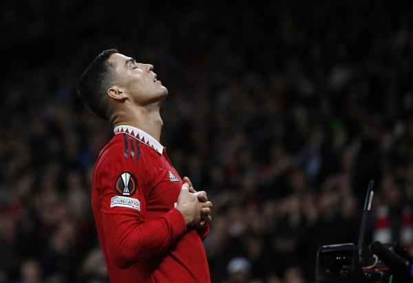 Ronaldo Man united Ronaldo selebrasi seperti gestur orang tidur (foto: REUTERS).