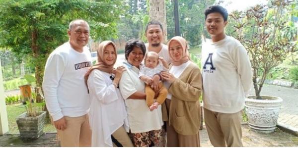 Artis Lawas Punya Anak Angkat