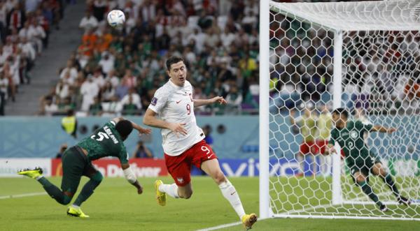 Timnas Polandia menang 2-0 atas Arab Saudi pada matchday kedua Grup C Piala Dunia 2022, di Education City Stadium, Sabtu (26/11/2022) malam WIB. (Foto: REUTERS)