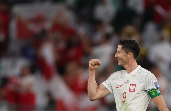 Robert Lewandowski Striker Timnas Polandia, Robert Lewandowski mencetak gol di Piala Dunia 2022 saat melawan Arab Saudi, Sabtu (26/11). Ini adalah gol pertamanya pada ajang empat tahunan tersebut. (Foto: REUTERS)