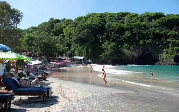 Pantai Virgin Karangasem dengan hamparan pasir putih. (Foto: tourism.karangasemkab.go.id)