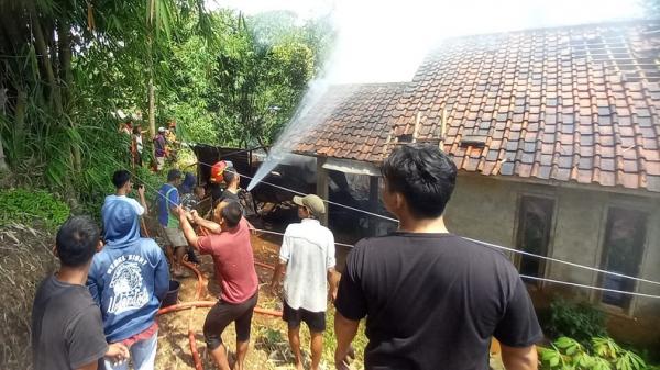 Pemilik Lupa Matikan Kompor, Rumah di Cibatu Garut Ludes Terbakar
