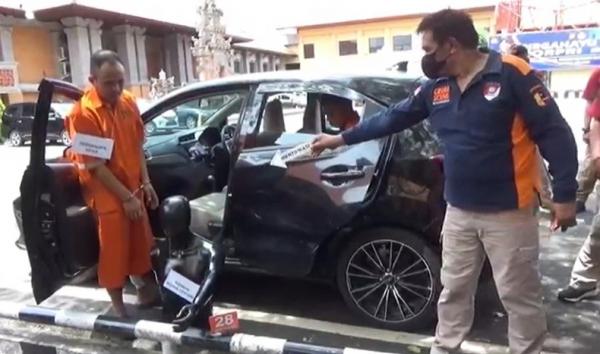 Rekonstruksi Pembunuhan Karyawati Bank Bali 1 Rekonstruksi pembunuhan I Gusti Agung Mirah Agung Lestari, Kamis (1/12/2022). (Foto: Indira Arri)