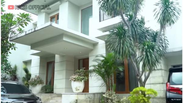 Tampak depan Tampak depan (Foto: Youtube Ria Ricis)