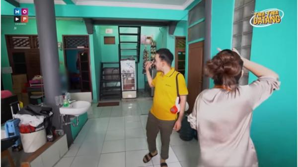 Indekos Ayu Ting Ting (Foto: MOPChannel)