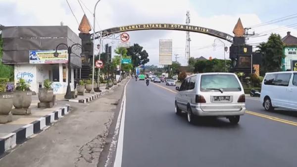 kota salatiga Kenapa dinamakan Kota Salatiga, salah satu pintu gerbang masuk Kota Salatiga. Foto: Tangkapan layar YouTube.