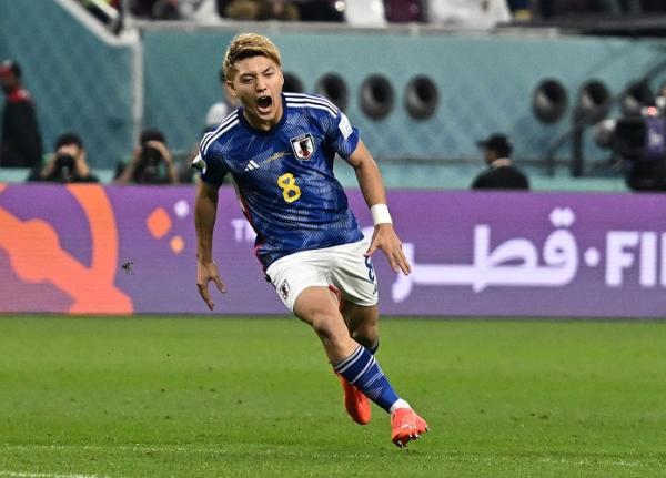 Pemain Jepang Ritsu Doan Piala Dunia 2022 Pemain Jepang, Ritsu Doan berselebrasi usai mencetak gol ke gawang Spanyol pada laga Grup E Piala Dunia 2022 di Stadion Khalifa International, Jumat (2/12/2022). (Foto: REUTERS)