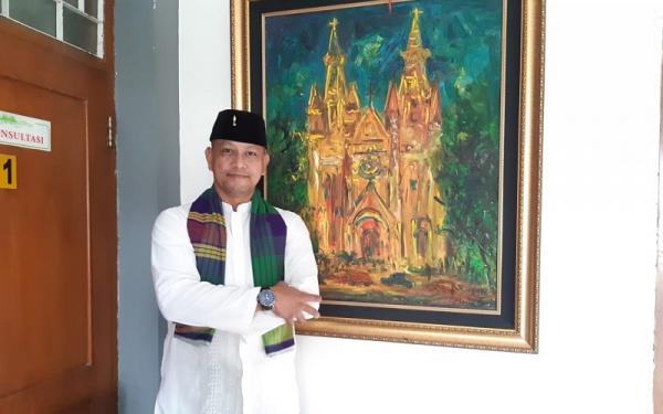 Wakil Dewan Paroki Harian Gereja St Servatius Kampung Sawah, Hari Wibowo. Gereja St Servatius turut menjaga kearifan lokal, antara lain dengan menggunakan bahasa Betawi dalam Misa. (Foto: MPI/Abdul Malik M)