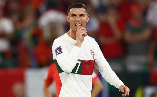 Cristiano Ronaldo Kapten Portugal, Cristiano Ronaldo cekcok dengan satu pemain Korea Selatan pada matchday terakhir Grup H Piala Dunia 2022. (Foto: REUTERS/Kai Pfaffenbach)