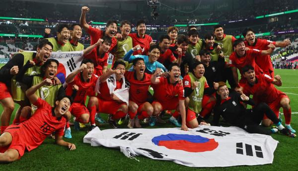 Timnas Korea Selatan Daftar lengkap tim yang lolos 16 Besar Piala Dunia 2022 sudah diketahui, Sabtu (3/12/2022) dini hari WIB. Tiga di antaranya adalah wakil Asia. (Foto: REUTERS/Wolfgang Rattay)