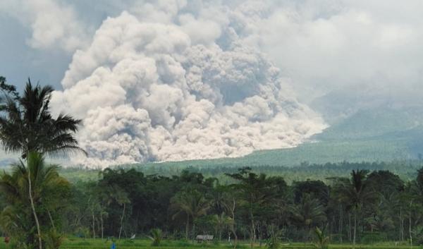 Erupsi Gunung Semeru, Semburan Abu Vulkanik Capai 50.000 Kaki ke Arah Barat Daya