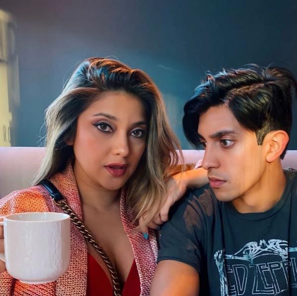 Potret Terbaru Sarah Azhari