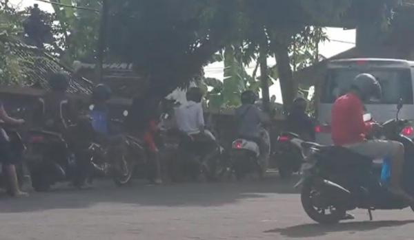 BBM Langka di Bali, Antrean Kendaraan Terjadi Sejak Pagi di SPBU