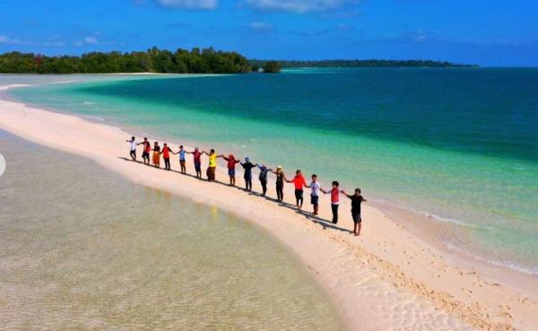 Keindahan Pulau Widi di Halmahera Selatan. (Foto: Repro.halmaheraselatankab.go)