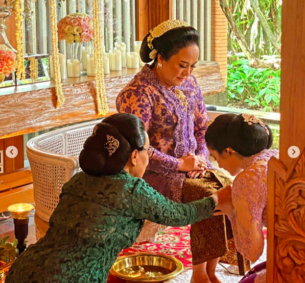 Screen Shot 2022 12 07 At 08 50 33 Siraman Chelsea Islan menjelang pernikahan. (Foto: Instagram)