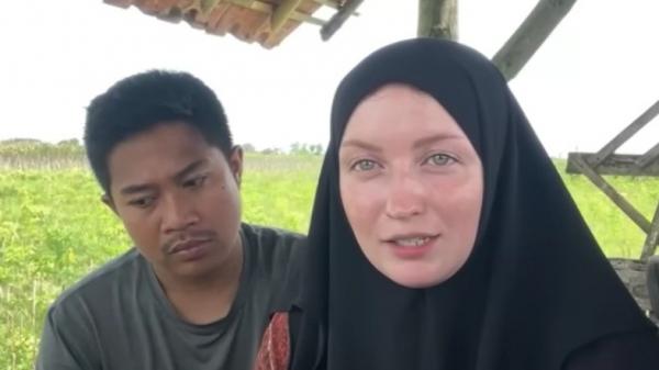 Screenshot 20221207 112228 Gallery Cerita Pria Desa Nikahi Bule Cantik dari Rusia. (Foto: YouTube)