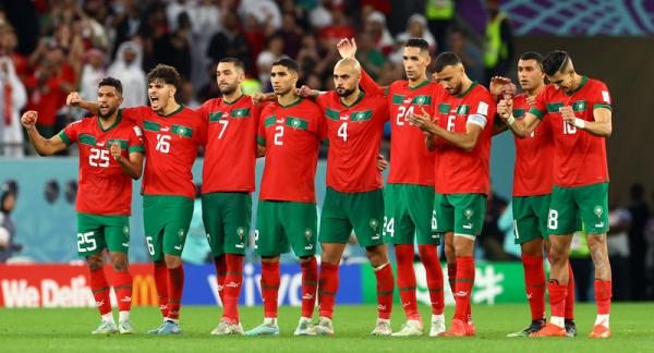 Timnas Maroko Penalti Viral pemain Maroko baca surat Al Fatihah sebelum hajar Spanyol di adu penalti babak 16 Besar Piala Dunia 2022. (Foto: REUTERS/Bernadett Szabo)