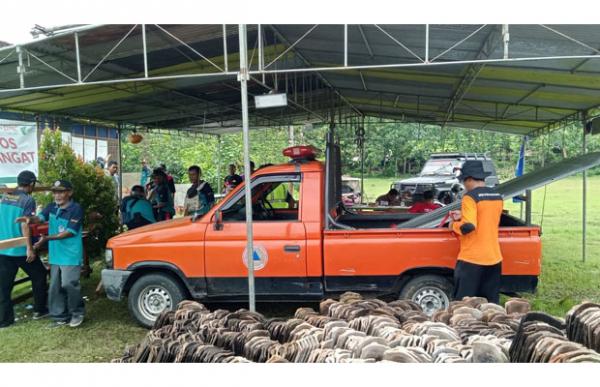 Korban Angin Puting Beliung Di Imogiri Terima Bantuan Bahan Bangunan