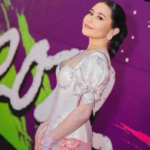 Artis dengan Latar Belakang Desainer. (Foto: instagram)