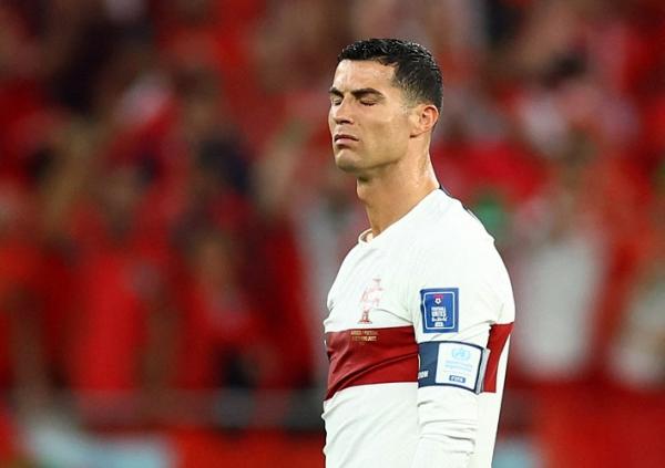 Cristiano Ronaldo tampil dari bangku cadangan Bintang Portugal, Cristiano Ronaldo tampil dari bangku cadangan saat timnya melawan Maroko pada laga perempat final Piala Dunia 2022 di Stadion Al Thumama, Sabtu (10/12). (Foto: REUTERS)