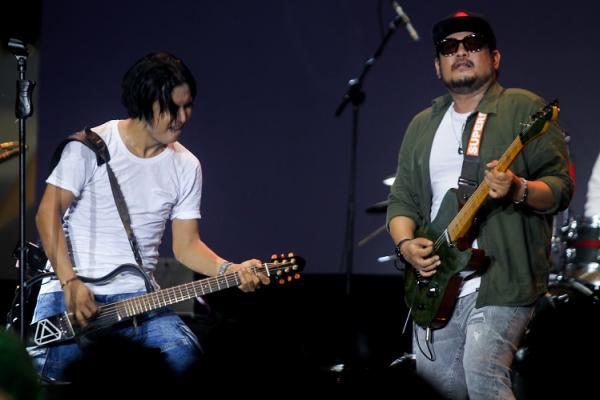 Setia Band WMM Fest Setia Band dengan vokalisnya Charly sukses menggoyang para penonton di WMM Fest 2022, Jumat (9/12/2022) di Plaza Barat, Senayan, Jakarta. (Foto: dok MPI/Aldhi Chandra Setiawan)