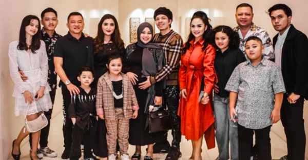 Screen Shot 2022 12 11 At 08 29 30 Krisdayanti dan Anang kini bahagia dengan paşandan barunya. (Foto: Istimewa)