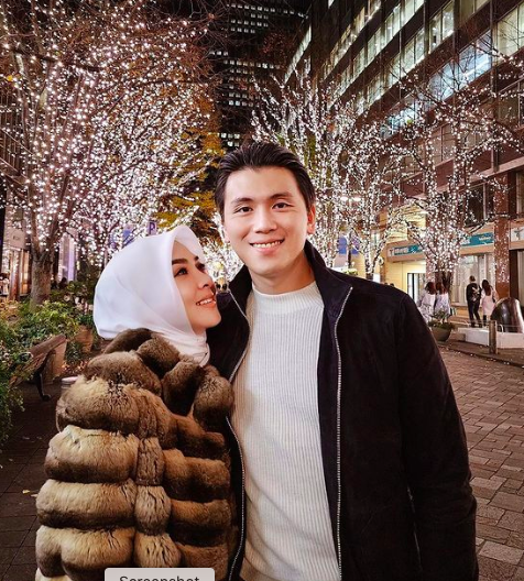 Artis cantik terkaya di Indonesia. 