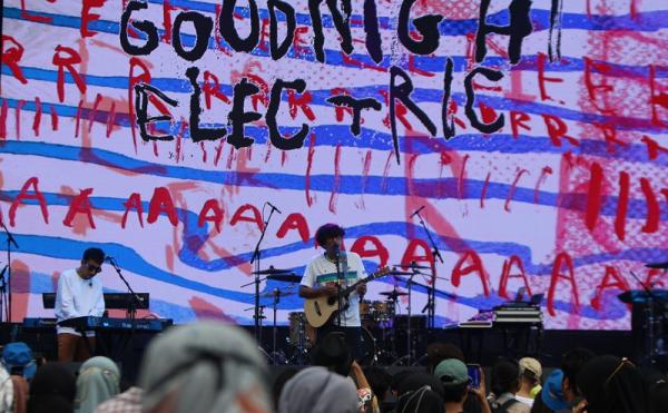Penampilan Goodnight Electric disambut antusias penonton. (Foto: Sutikno/MPI)