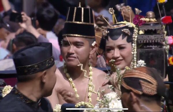 Kaesang dan Erina Kirab di Solo, Minggu (11/12/2022)