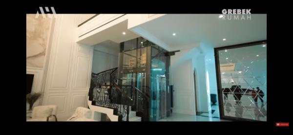 Screenshot 20221212 063834 YouTube Rumah mewah Eko Patrio. (Foto: youtube)