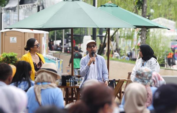 TALKSHOW BENAKRIBO WMM Konten Kreator Bena Kribo (tengah) dan Owner Linean Malinda saat menjadi pembicara dalam talkshow kreatif Wirausaha Muda Mandiri (WMM) Fest 2022. (Foto: MPI/Aldhi Chandra Setiawan)