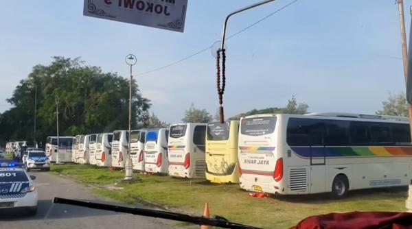 Bus Rombongan Nikah Kaesang