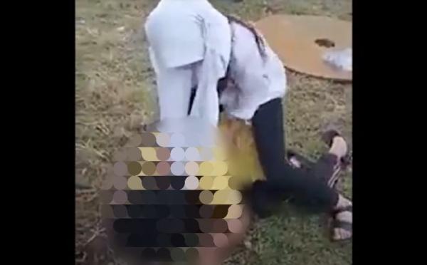 Tangkapan layar aksi bullying siswi SMP Negeri 23 Kerinci, Jambi. (Foto: Kapior Gandi)