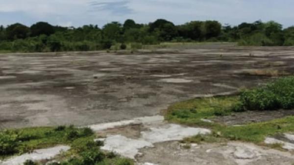 Bandara Jefman di Distrik Salawati, Kabupaten Raja Ampat, Papua Barat kini kondisinya tidak terawat. (Foto: Dok. TNI).
