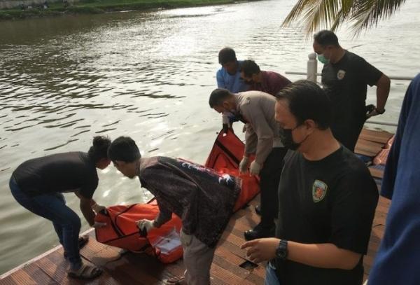 Mayat Perempuan Bertato Kupu-Kupu Mengambang di Sungai Cisadane 