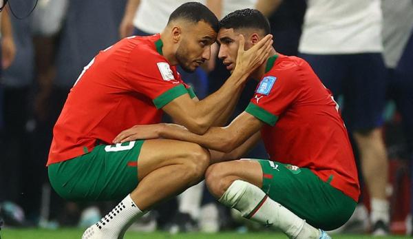 Timnas Maroko kalah di semifinal Piala Dunia 2022 dari Prancis dengan skor 0-2, Kamis (15/12/2022) dini hari WIB. Meski demikian Hakim Ziyech cs tetap sujud. (Foto: REUTERS/Carl Recine)